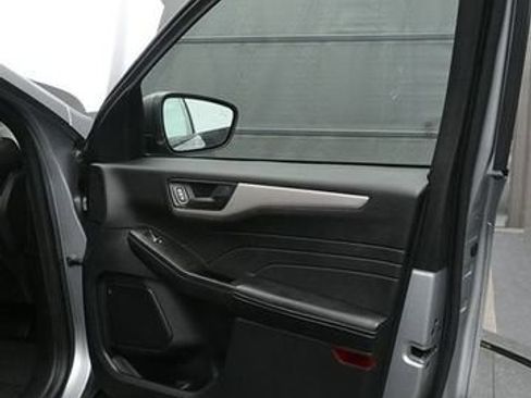 Used 2022 Ford Escape SE FWD image 16