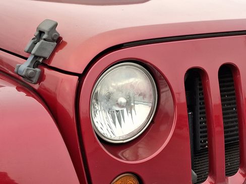 Used 2012 Jeep Wrangler Unlimited Sahara w/ Dual Top Group image 10