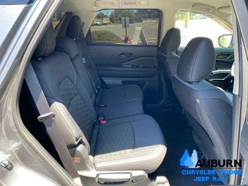 Used 2024 Nissan Pathfinder SV AWD/4WD image 19