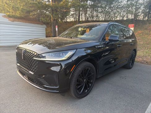 Used 2025 Lincoln Aviator Reserve w/ Jet Appearance Package image 8