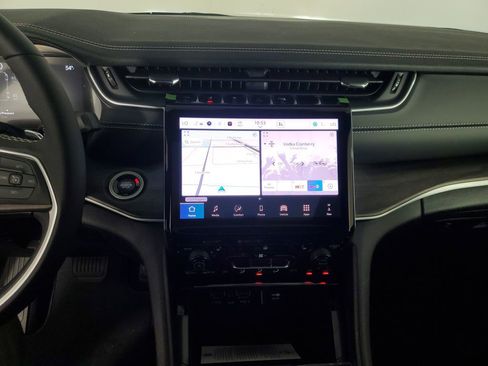 New 2025 Jeep Grand Cherokee L Limited image 16