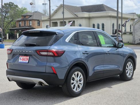 Used 2023 Ford Escape Active w/ Cold Weather Package image 4