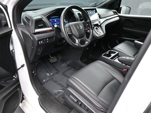 Used 2023 Honda Odyssey Sport image 2