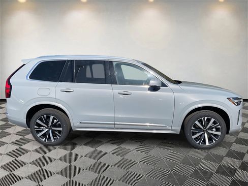 Certified 2026 Volvo XC90 B5 Core AWD/4WD image 2