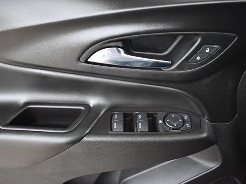 Used 2021 Chevrolet Equinox LT FWD image 19