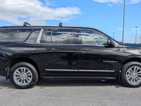 Used 2022 GMC Yukon XL SLT w/ SLT Premium Package AWD/4WD image 5