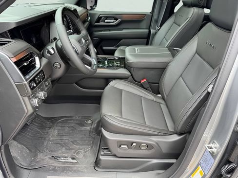New 2026 GMC Yukon Denali w/ Denali Reserve Package AWD/4WD image 8
