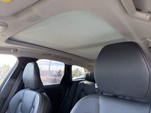 New 2026 Volvo XC60 B5 Ultra w/ Climate Package image 18