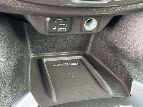 Used 2021 Chevrolet Traverse Premier FWD image 9