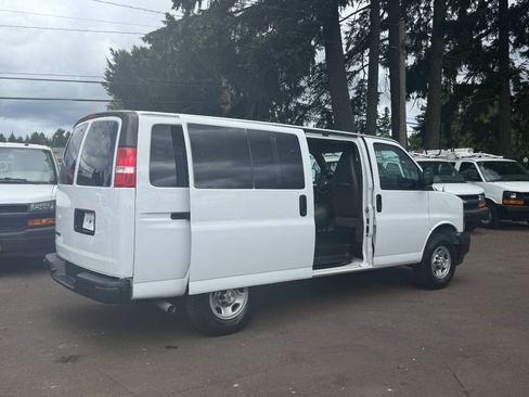 Used 2023 Chevrolet Express 3500 LS RWD image 15