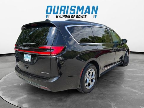Used 2023 Chrysler Pacifica Limited FWD image 6