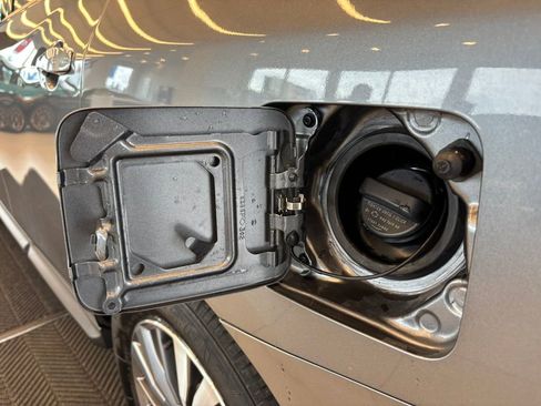 Used 2020 Nissan Pathfinder SL AWD/4WD image 37
