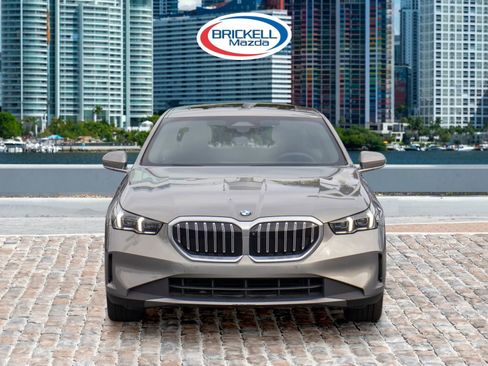 Used 2024 BMW 530i image 2