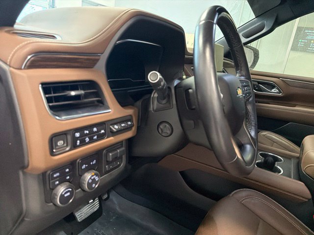 Used 2023 Chevrolet Suburban High Country w/ Advanced Technology Package AWD/4WD image 31