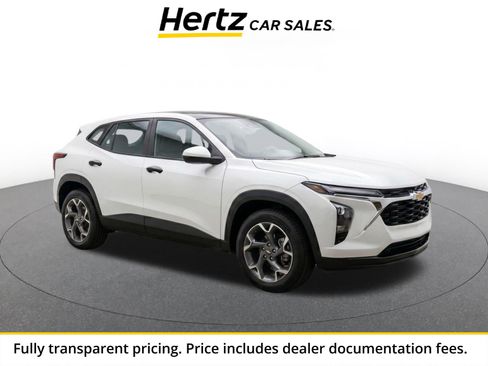Used 2025 Chevrolet Trax LT FWD image 1