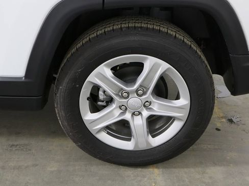 New 2024 Jeep Compass Latitude image 42