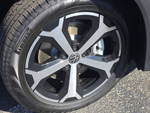 New 2026 Volkswagen Tiguan SE image 12