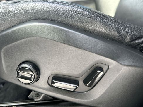 Used 2023 Volvo XC90 B5 Plus w/ Protection Package Premier image 11