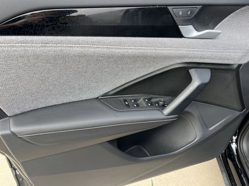 Used 2025 Volkswagen Tiguan S image 13