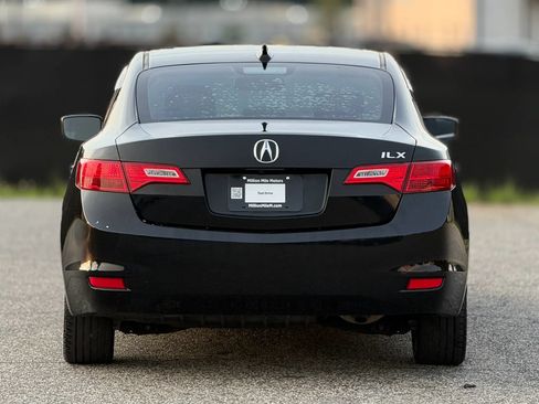 Used 2013 Acura ILX w/ Technology Package FWD image 2