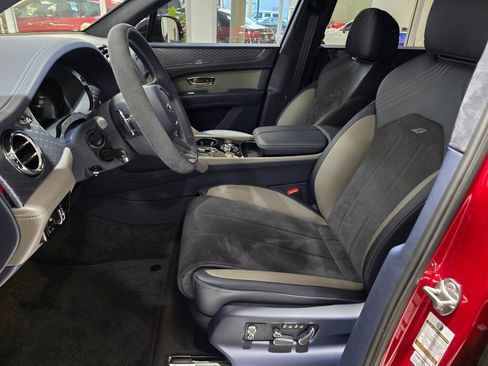 Used 2022 Bentley Bentayga image 10