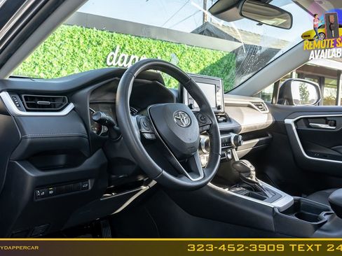 Used 2021 Toyota RAV4 XLE Premium image 10