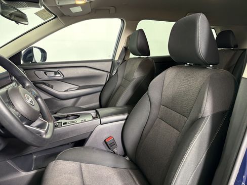Used 2024 Nissan Rogue SV FWD image 4