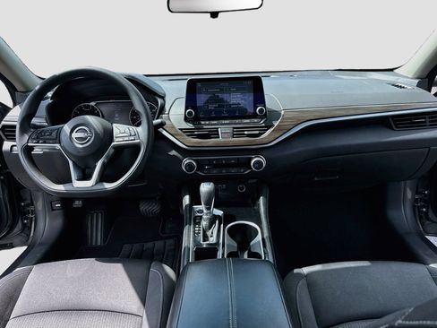 Used 2023 Nissan Altima 2.5 SV FWD image 14