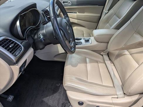 Used 2019 Jeep Grand Cherokee Limited AWD/4WD image 16