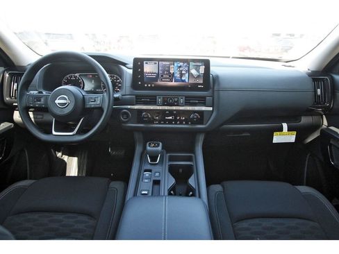 New 2026 Nissan Pathfinder S image 7