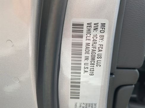 Used 2021 Jeep Grand Cherokee Laredo X image 28