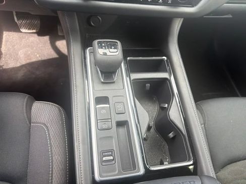 Used 2025 Nissan Pathfinder SV FWD image 19