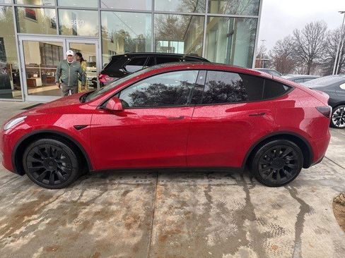 Used 2022 Tesla Model Y Long Range image 2
