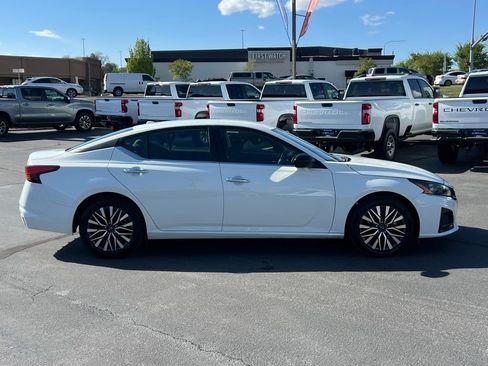 Used 2025 Nissan Altima 2.5 SV FWD image 9