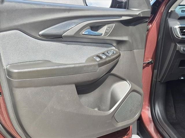Used 2023 Chevrolet TrailBlazer LT FWD image 11