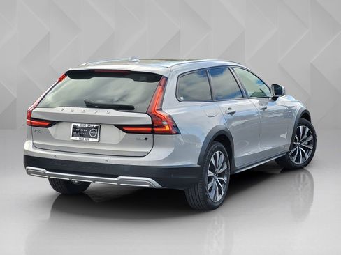 Certified 2025 Volvo V90 B6 Cross Country Plus image 6