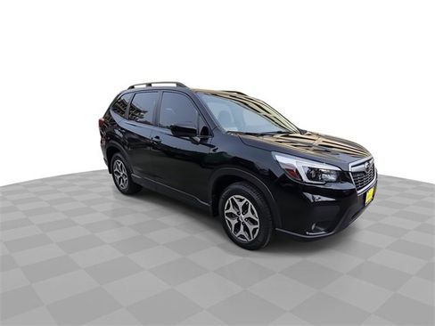 Used 2021 Subaru Forester Premium image 2