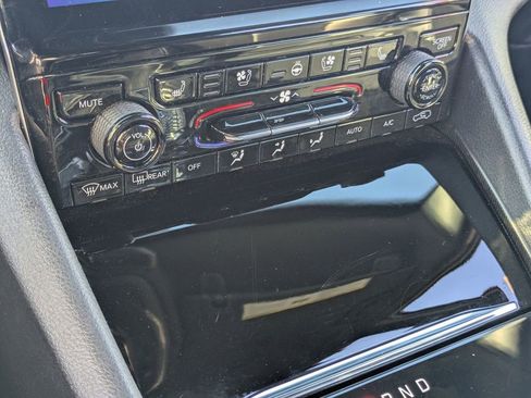 Used 2024 Jeep Grand Cherokee L Limited w/ Luxury Tech Group II image 22