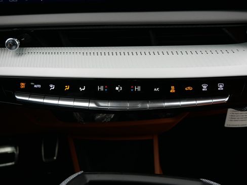Used 2026 Cadillac Optiq Luxury 2 w/ LPO, Floor Liner Package AWD/4WD image 21