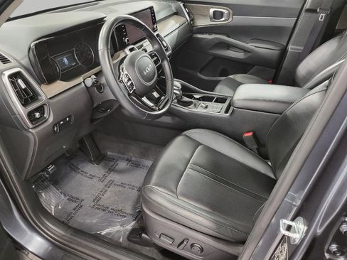 Used 2022 Kia Sorento S image 11