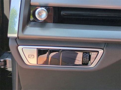 New 2026 Cadillac Vistiq Sport image 18