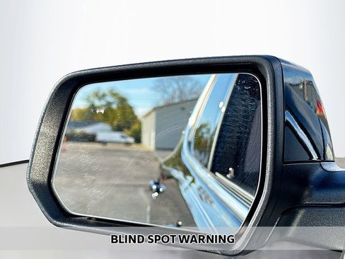 Used 2023 GMC Acadia SLE w/ Driver Convenience Package image 4