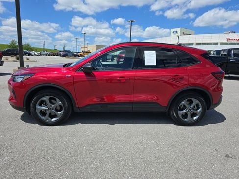 Used 2025 Ford Escape ST-Line AWD/4WD image 2