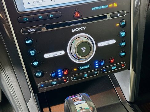 Used 2017 Ford Explorer Platinum image 24