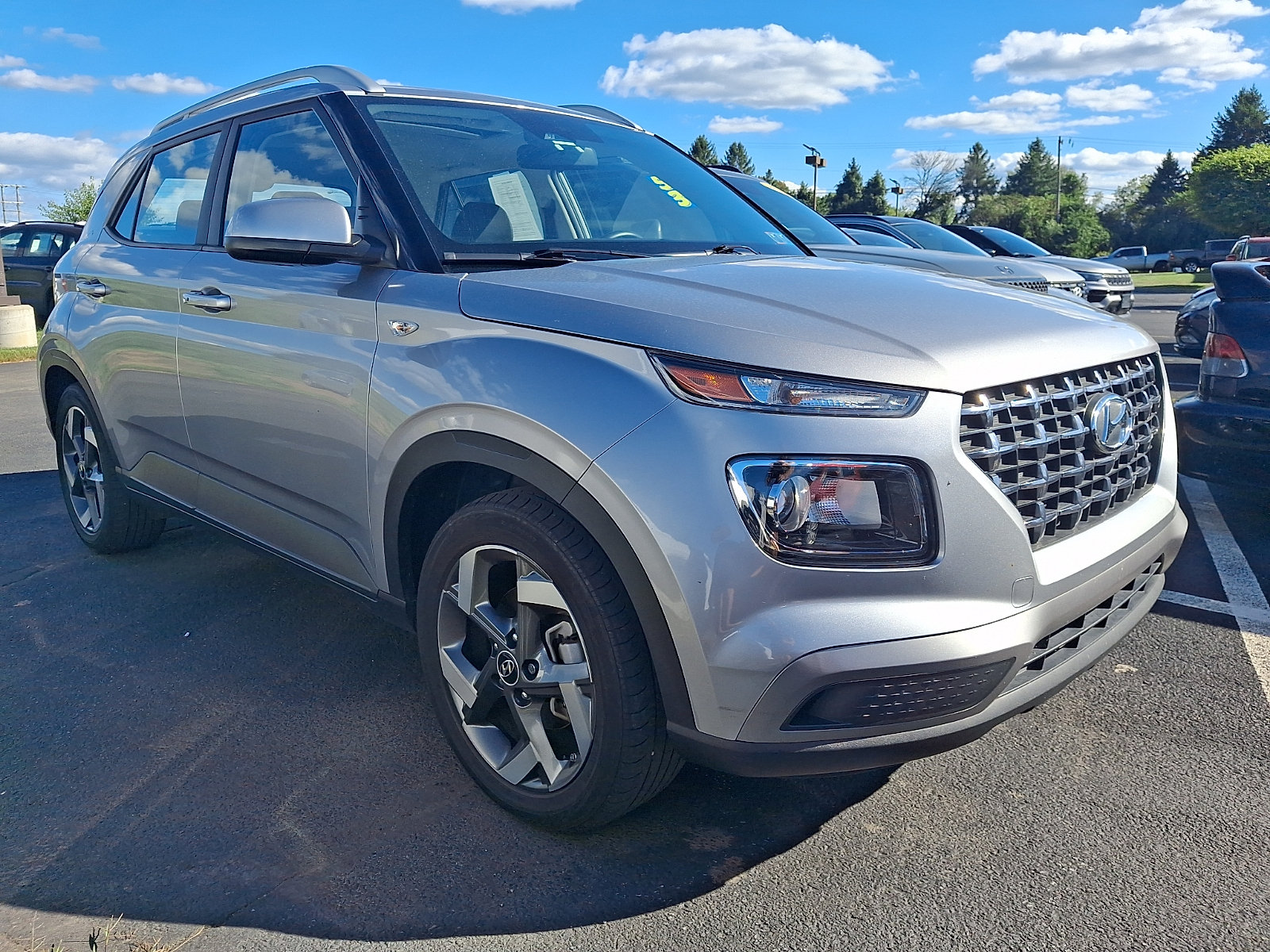 Certified 2024 Hyundai Venue SEL FWD image 1
