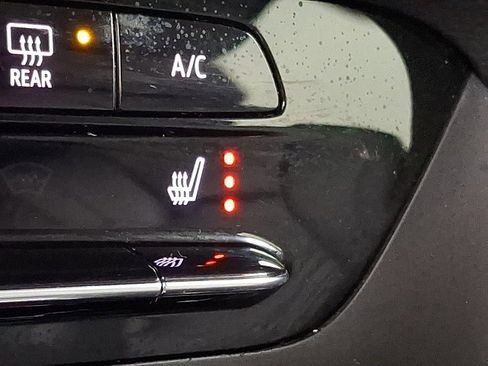 Used 2021 Buick Envision Essence image 22