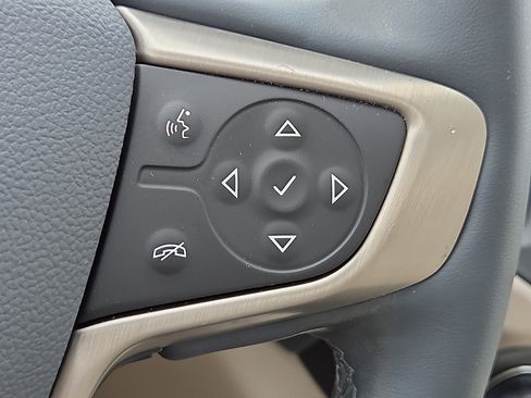 Used 2023 GMC Acadia Denali w/ Denali Ultimate Package FWD image 22