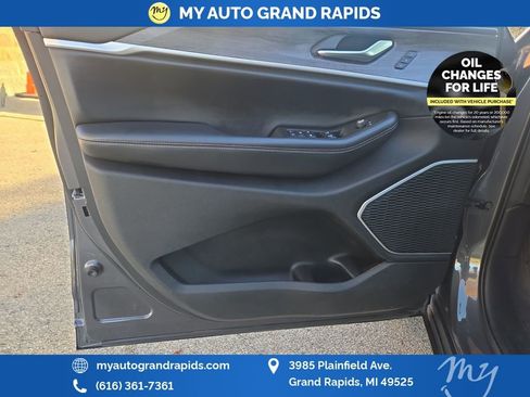Used 2021 Jeep Grand Cherokee L Limited image 11
