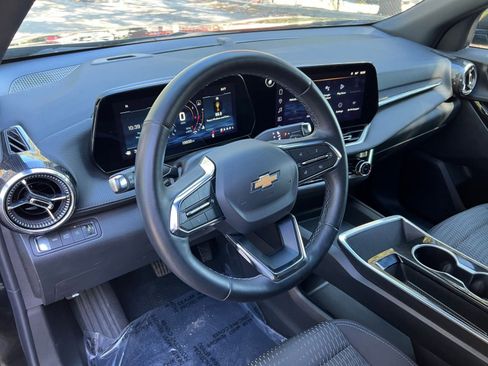 Used 2025 Chevrolet Equinox LT image 29