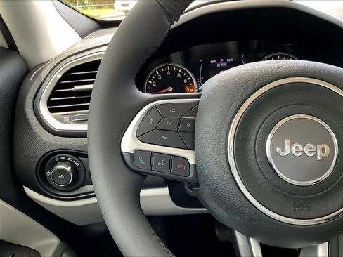 Used 2018 Jeep Renegade Latitude w/ Safety & Security Group FWD image 20